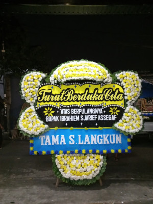 Papan Bunga Duka di Teupah Tengah